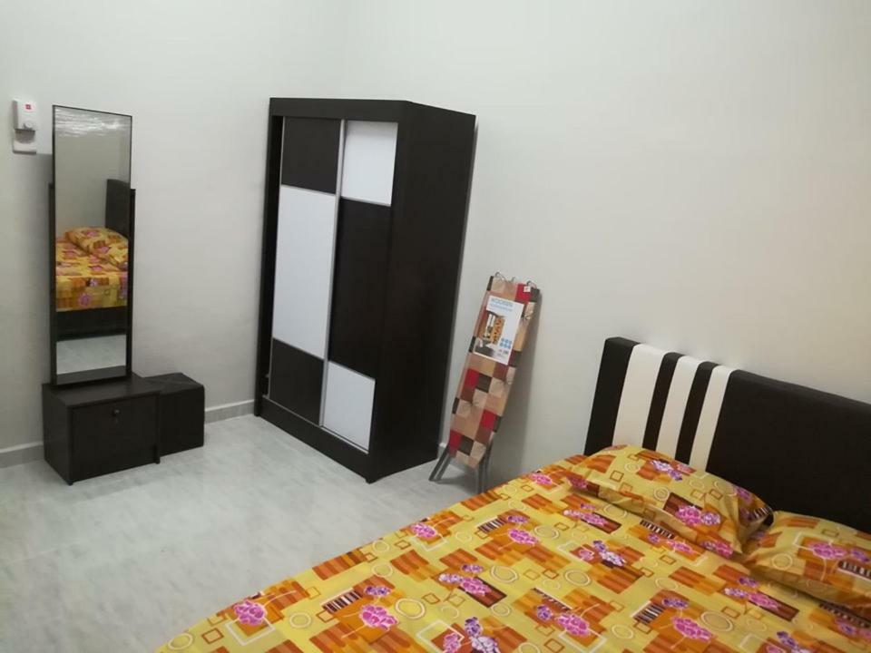 Homestay Damai Yusmila Куала-Тренгану Экстерьер фото