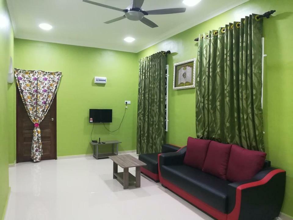 Homestay Damai Yusmila Куала-Тренгану Экстерьер фото