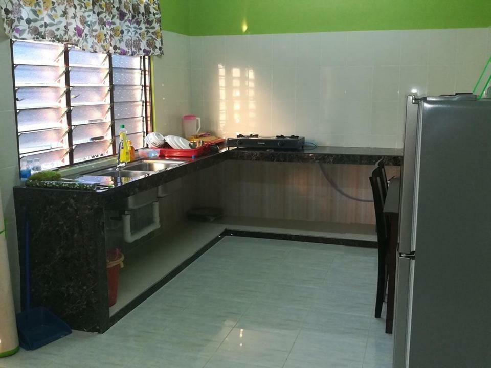 Homestay Damai Yusmila Куала-Тренгану Экстерьер фото