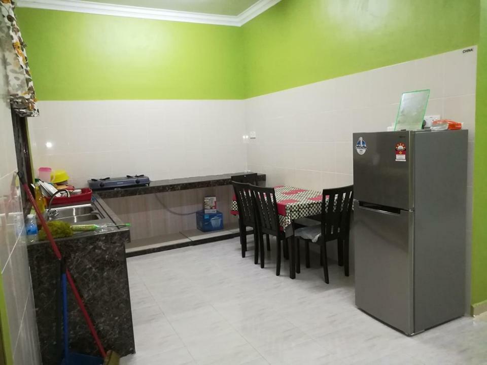 Homestay Damai Yusmila Куала-Тренгану Экстерьер фото