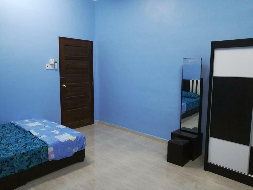 Homestay Damai Yusmila Куала-Тренгану Экстерьер фото